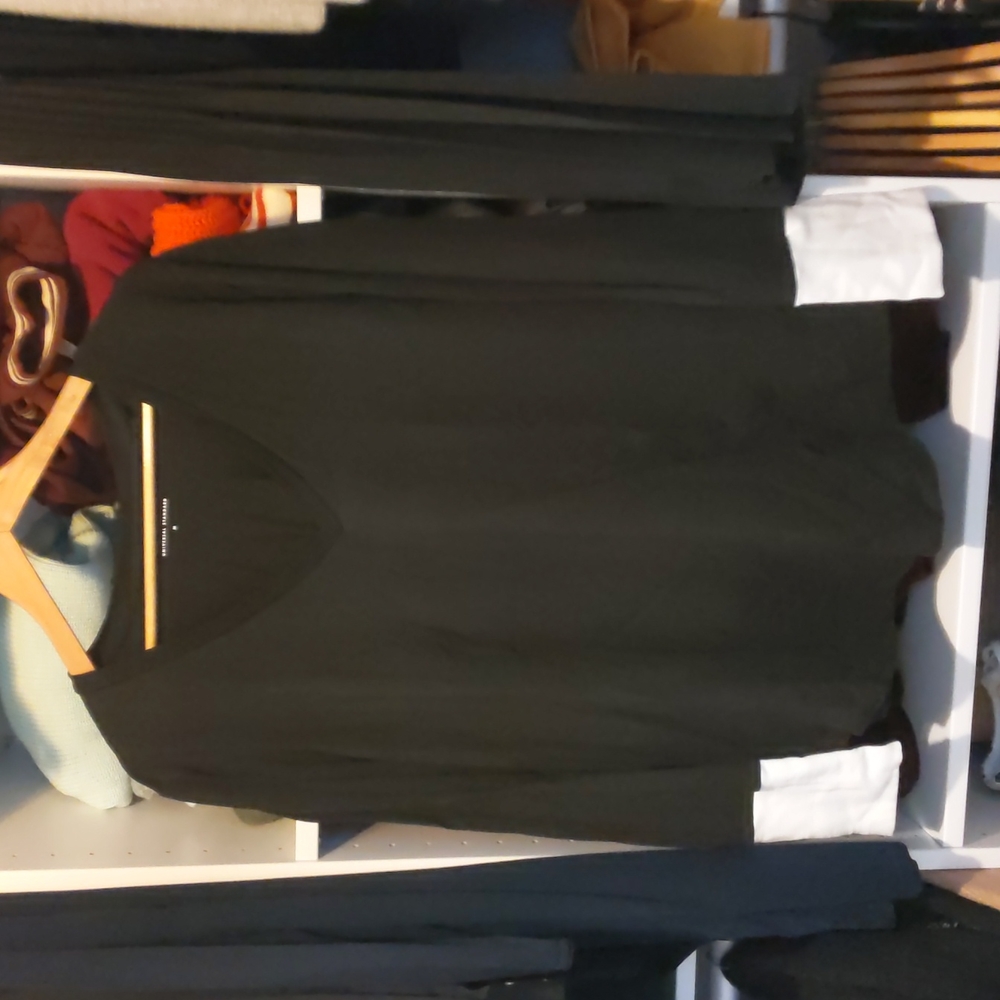 GUC Universal Standard V-neck Rhine